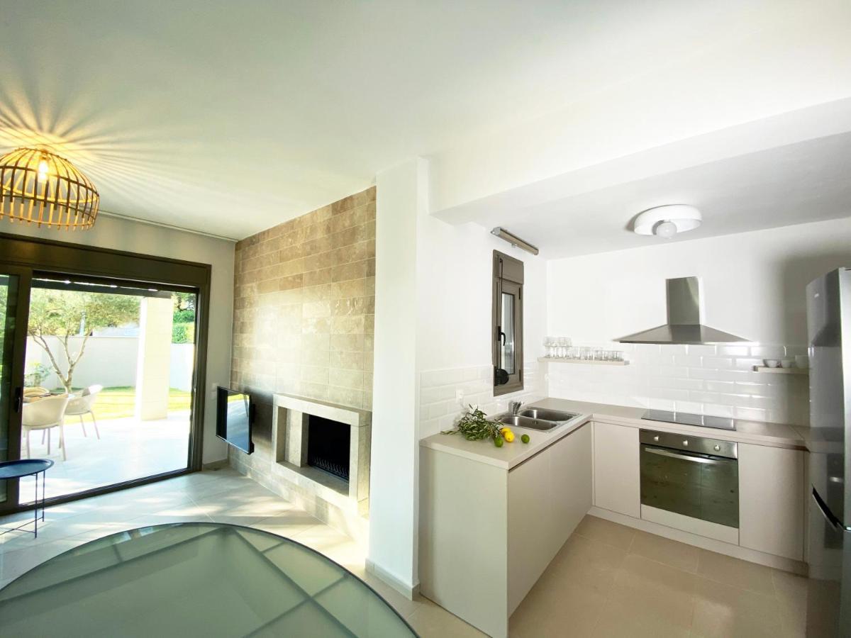 Niovi Villas Никити Екстериор снимка